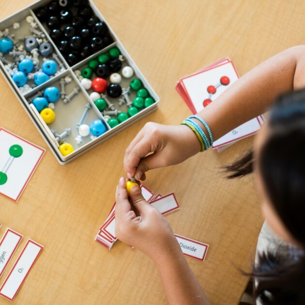 A child learning about molecules.